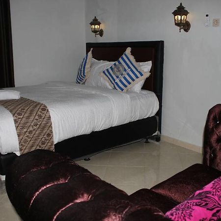 Renaya Griya Hotel Salakan Exterior photo