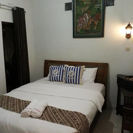 Renaya Griya Hotel Salakan Exterior photo
