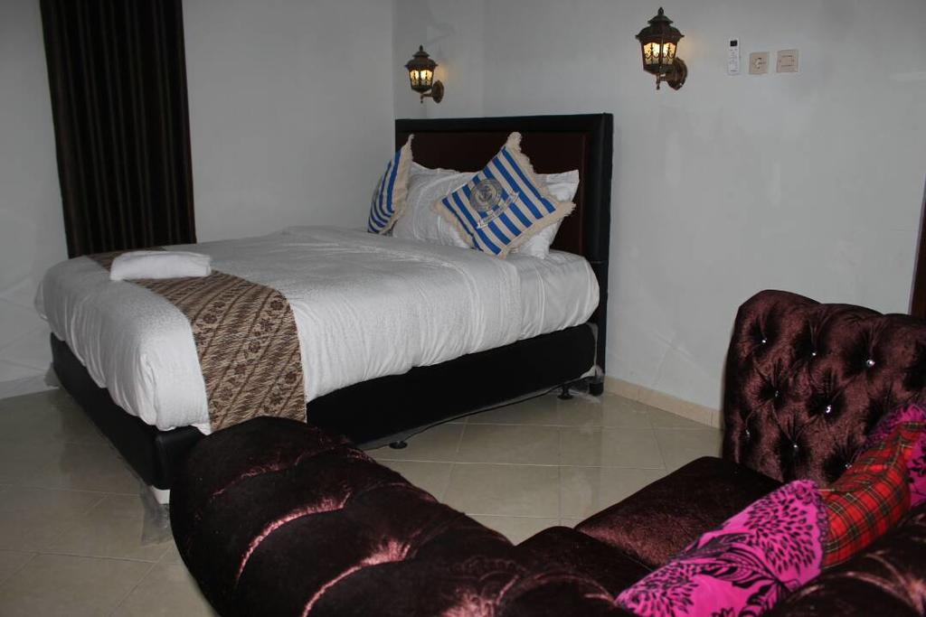 Renaya Griya Hotel Salakan Exterior photo