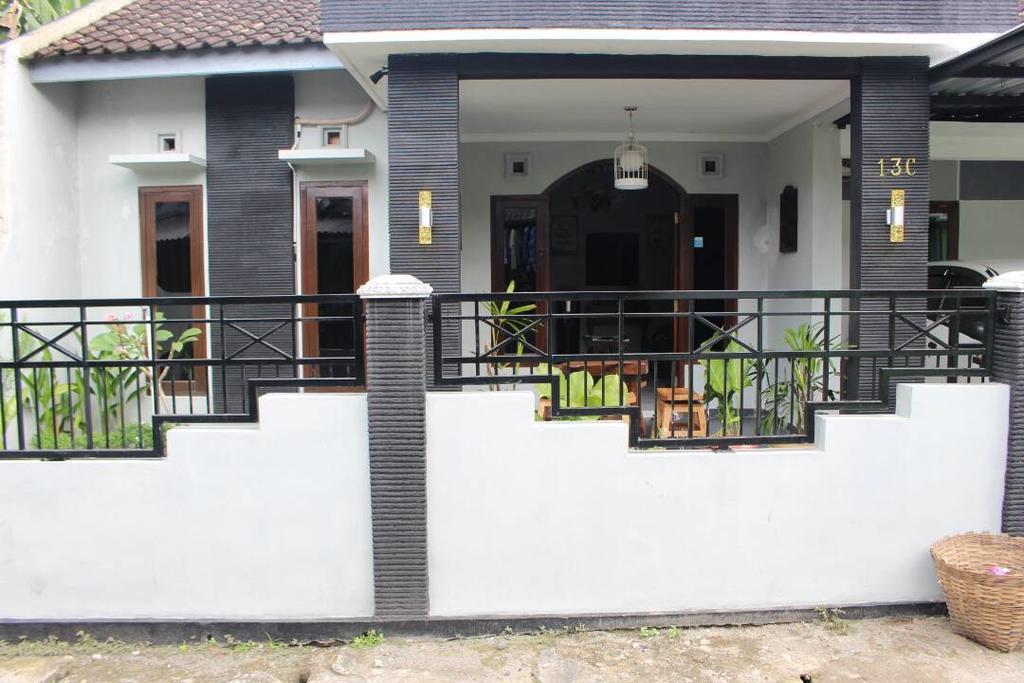 Renaya Griya Hotel Salakan Exterior photo