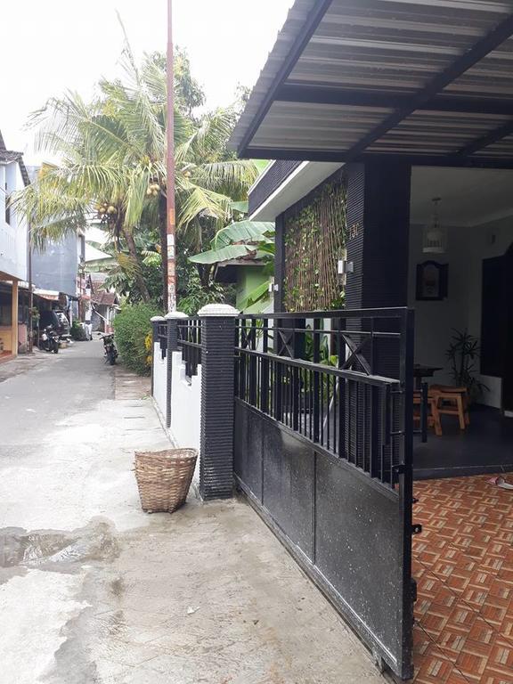 Renaya Griya Hotel Salakan Exterior photo